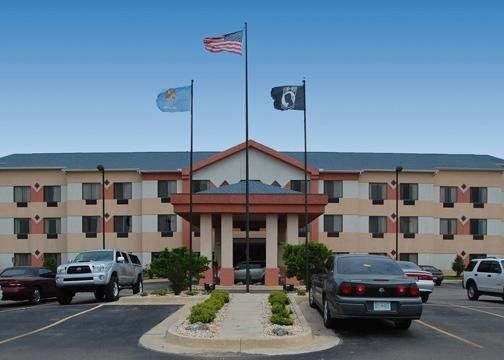 Quality Inn & Suites Midamerica Industrial Park Area Pryor Creek Bagian luar foto